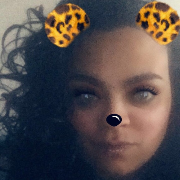 Profile Picture of Rebecca Linnane (@rlinnane) on Poshmark