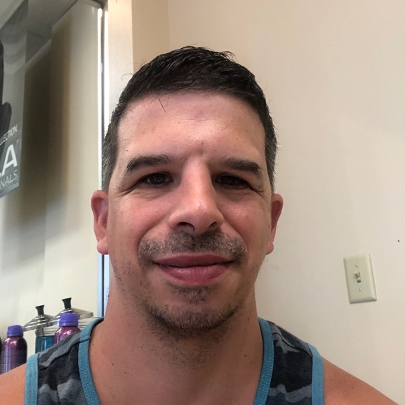 Profile Picture of Kevin Pinkham (@kevinpinkham) on Poshmark