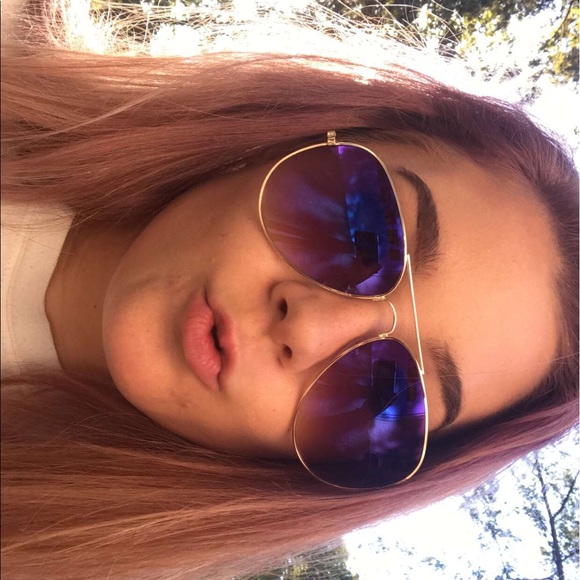 Profile Picture of Sam Teer (@silly_me_98) on Poshmark