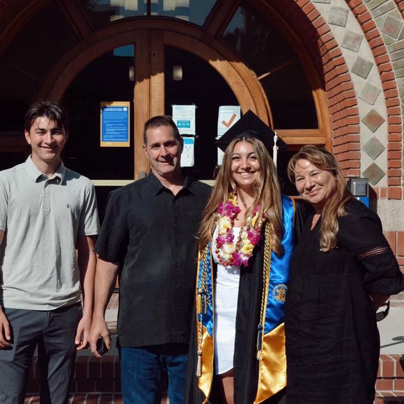 Profile Picture of Heather Chinello (@konaohana) on Poshmark