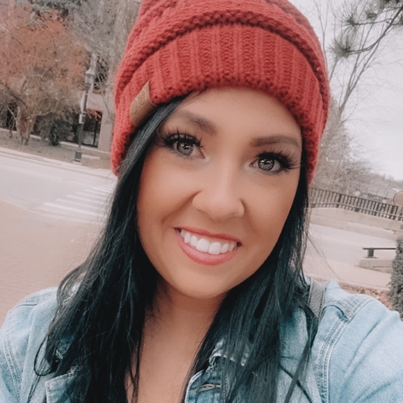 Profile Picture of Kristin Schatteman (@kschatteman) on Poshmark