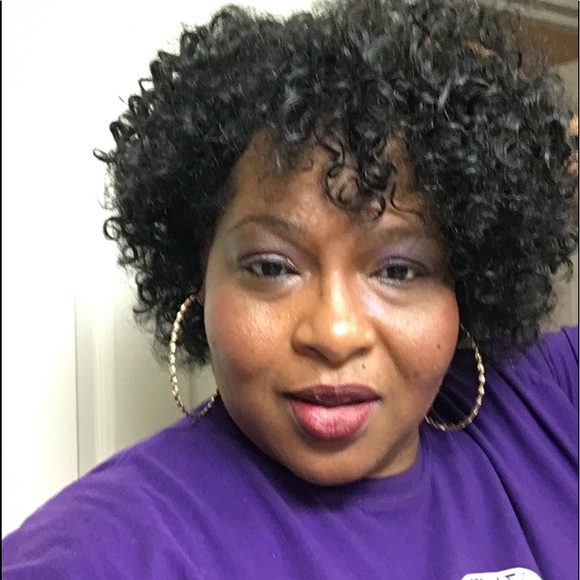 Profile Picture of Letitia Gilbow (@lgilbow) on Poshmark