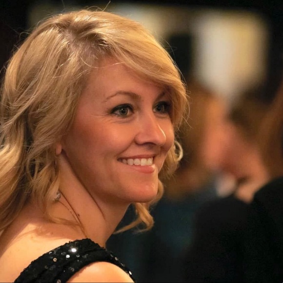 Profile Picture of Michelle Pfeffer (@chellepfef) on Poshmark