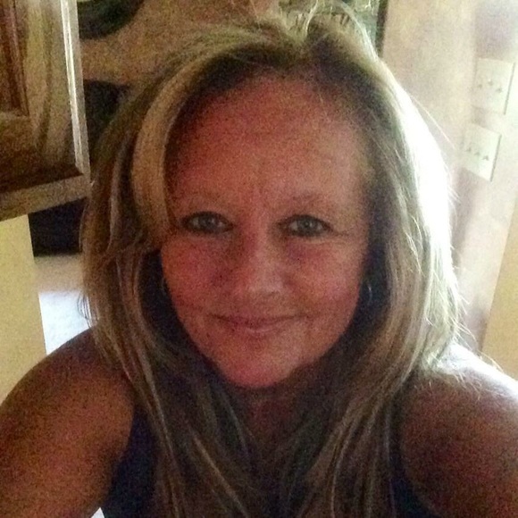 Profile Picture of Sarah Patterson (@teddyswifey) on Poshmark
