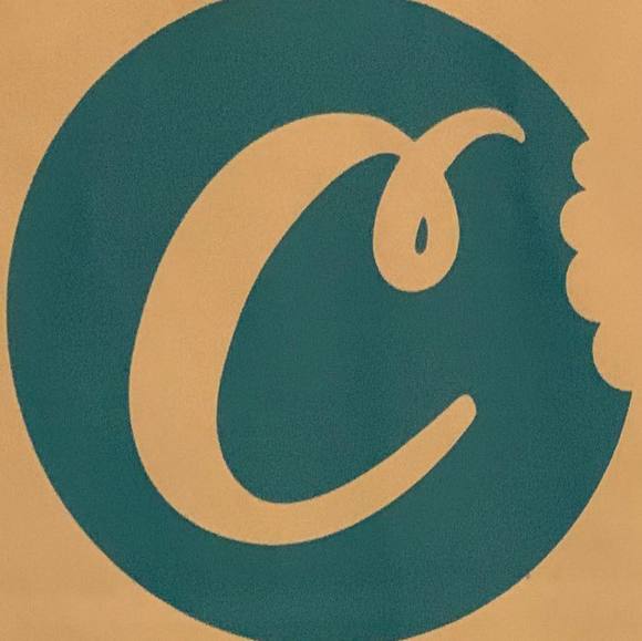 Profile Picture of Michael Miele (@crhomeimprove) on Poshmark