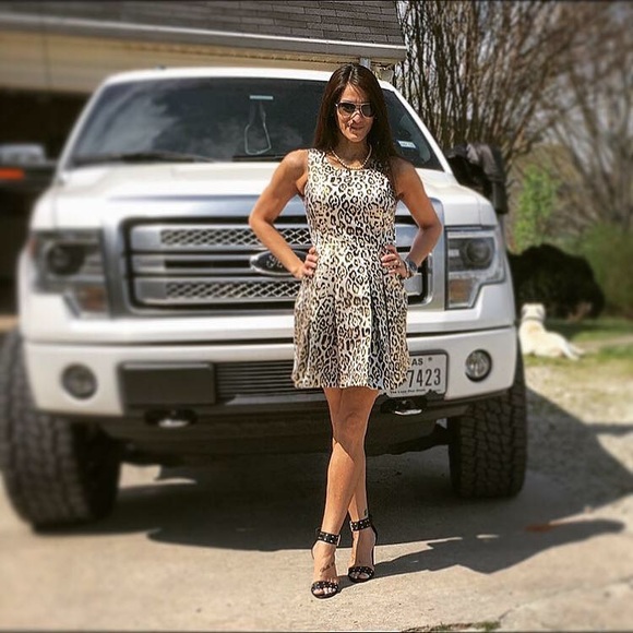 Profile Picture of Robin Hopper (@gamezgurl) on Poshmark