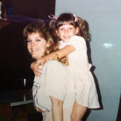 Profile Picture of Sarah Loy (@sarah4983) on Twitter