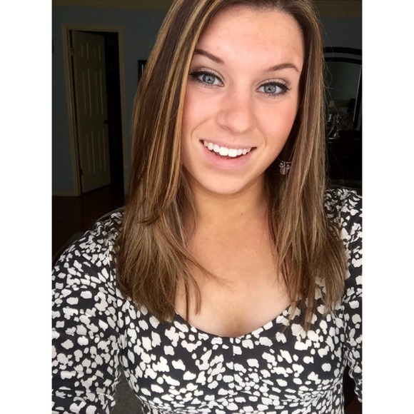 Profile Picture of Sabrina Irvolino (@xxsabrinaox17) on Poshmark