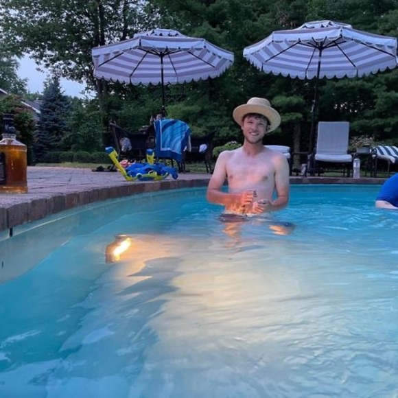 Profile Picture of Andrew Belli (@andrew_belli) on Poshmark