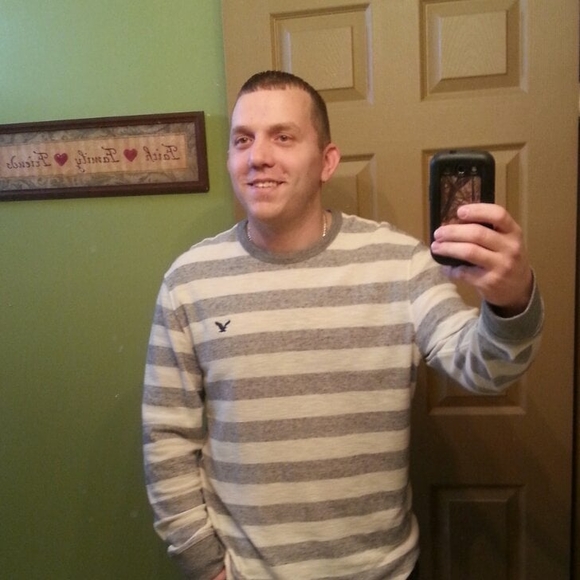 Profile Picture of Sean Brewster (@sbrewster35) on Poshmark