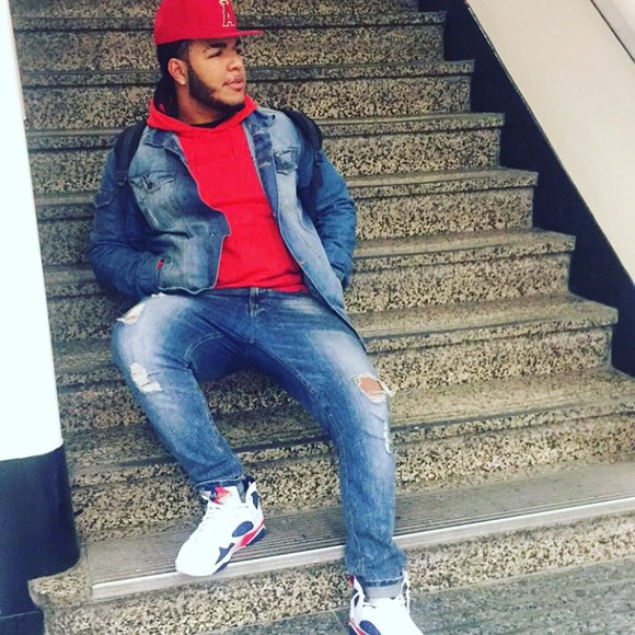 Profile Picture of Alexander Fernandez (@alexdelpatio) on Poshmark