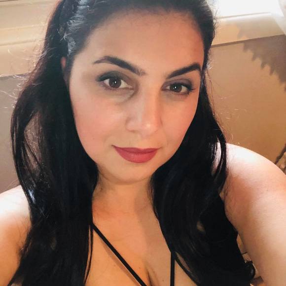 Profile Picture of Caroline Dayoub (@carolinedayoub) on Poshmark