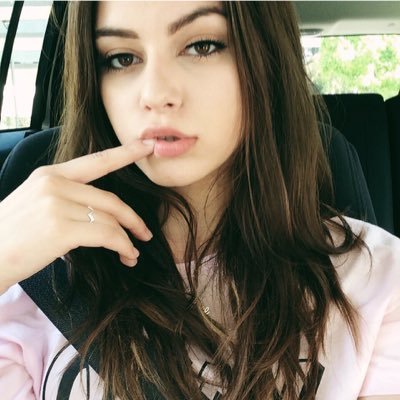 Profile Picture of Zoey Gray (@ZoeyGreyRVH) on Twitter