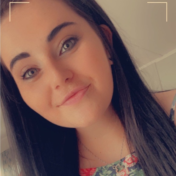 Profile Picture of Danni Schnede (@dannischnede) on Poshmark