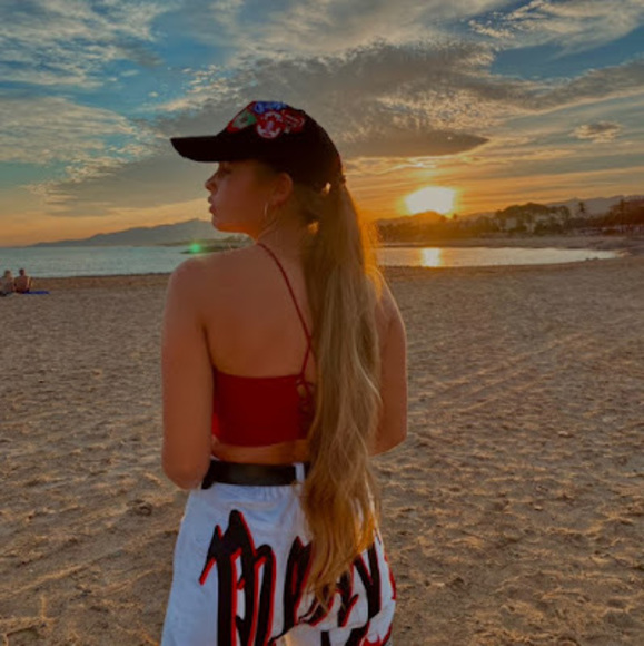 Krystyna Hrechana - Poshmark Profile Picture of Krystyna Hrechana (@puchik300666) on Poshmark