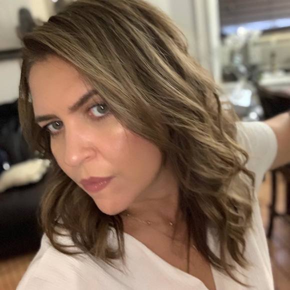 Profile Picture of Jayndee Aldebot (@jaytrend) on Poshmark