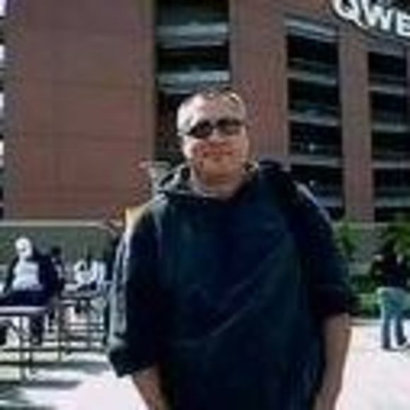 Profile Picture of Carl Connelly (@carlsck) on Poshmark