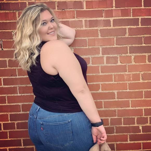 Profile Picture of Haley Pierson (@haleydanielle__) on Poshmark