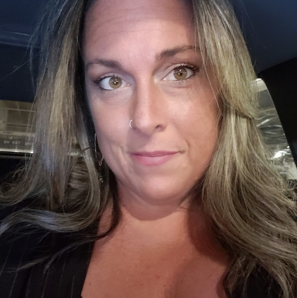 Profile Picture of Erynn Rigdon woodard (@er428) on Poshmark