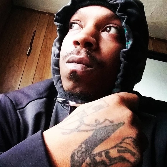 Profile Picture of Durance Mccool (@mmdesignz) on Poshmark