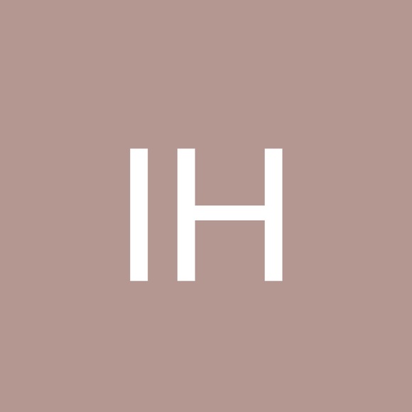 Profile Picture of Iris Hillmann (@irisgrl) on Poshmark