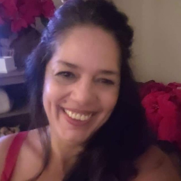 Profile Picture of Bernadette Aggen (@bernadetteaggen) on Poshmark