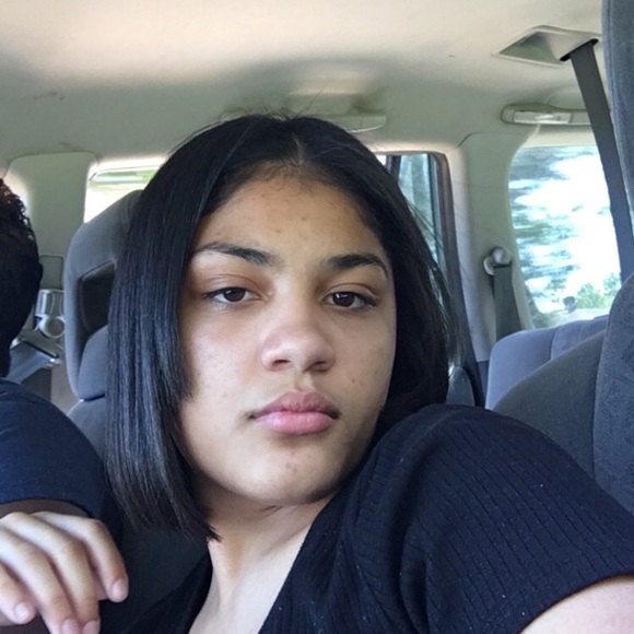 Profile Picture of April Millikin (@shesopretty308) on Poshmark