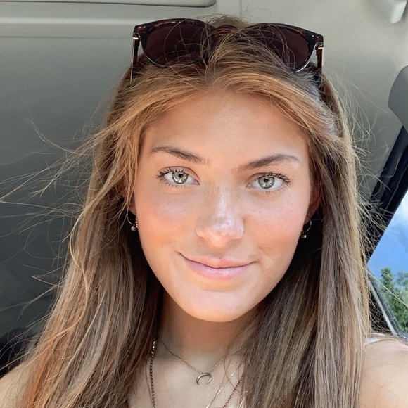 Profile Picture of Kayleigh Iwanowski (@kay_iwanowski02) on Poshmark
