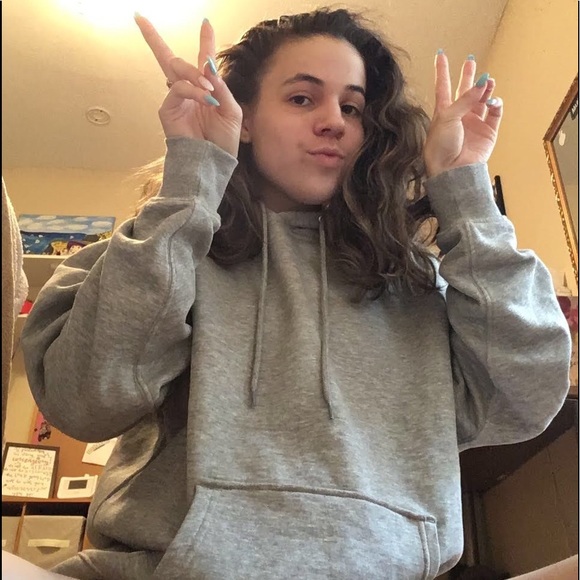 Profile Picture of Juliana Quesada (@julianaquesada) on Poshmark