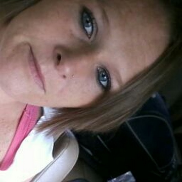 Profile Picture of Jo Carson (@joannacarson84) on Poshmark