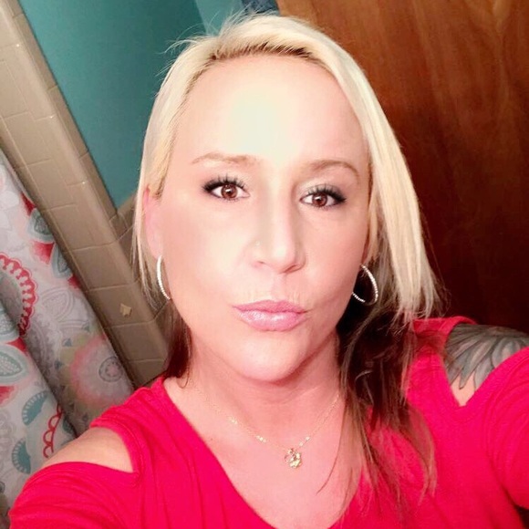 Profile Picture of Tracy Baxley (@tracy7104) on Poshmark