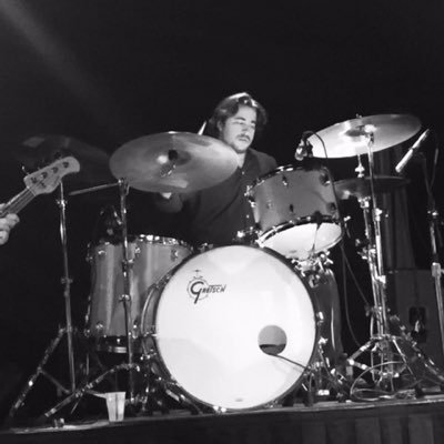 Profile Picture of Mike Vecchione (@mikevecdrums) on Twitter