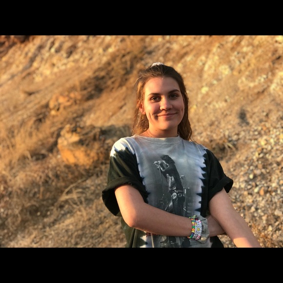 Profile Picture of Emma Darlow (@emmadarlow) on Poshmark