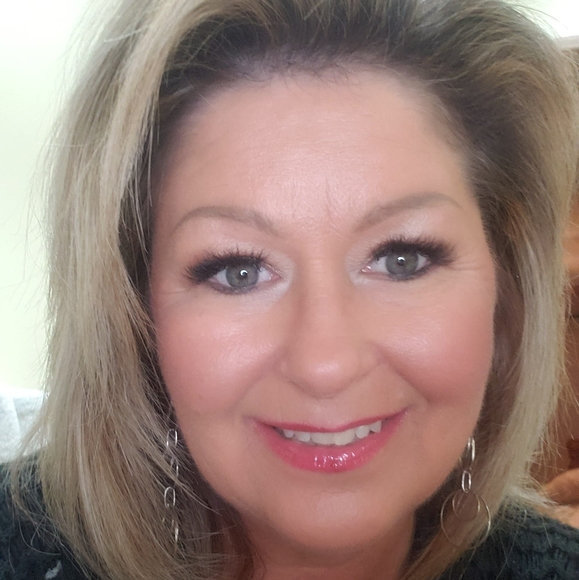 Profile Picture of Blenda Shulka (@blendalynn) on Poshmark