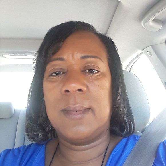 Profile Picture of Jeanette Kelley (@halfcar2003) on Poshmark