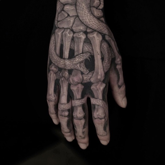 Profile Picture of Daniel Maltby (@hoodz519) on Poshmark