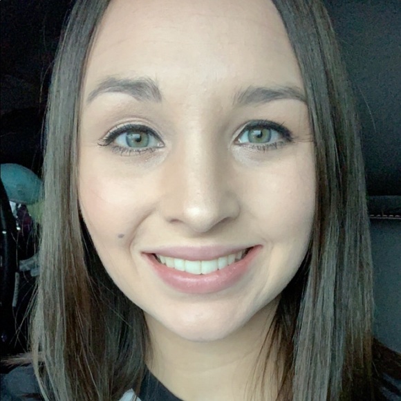 Profile Picture of Bethanny Frazier (@bethie0313) on Poshmark