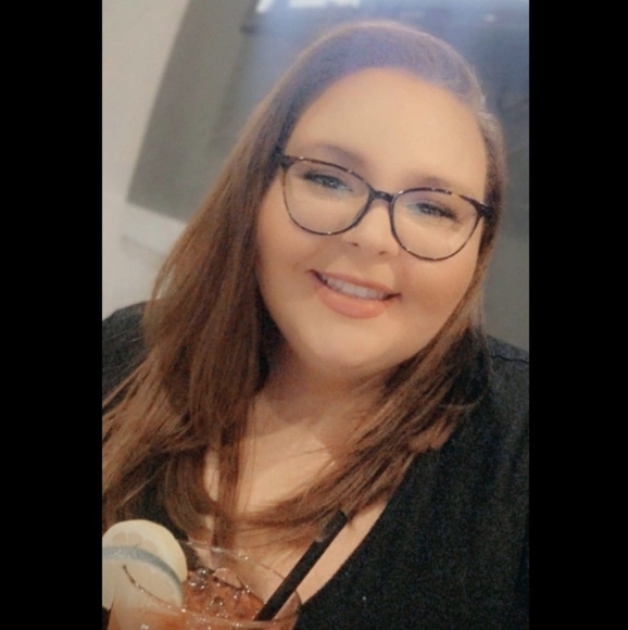 Profile Picture of Cera Connely (@ceraconnely) on Poshmark