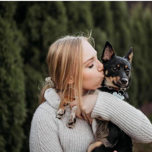 Profile Picture of Sarah Longmire (@sarahlynn101199) on Poshmark