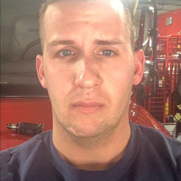 Profile Picture of Bryan Sons (@bsons1990) on Poshmark