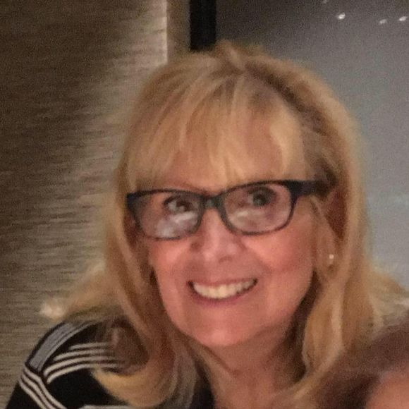 Profile Picture of Phyllis Baehrend (@phyllisbaehrend) on Poshmark
