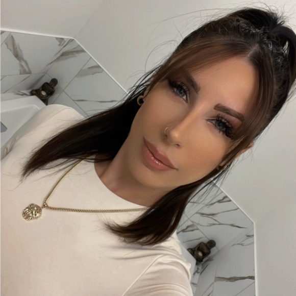 Profile Picture of Ksenia Kravtsova (@krav_ksenia) on Poshmark