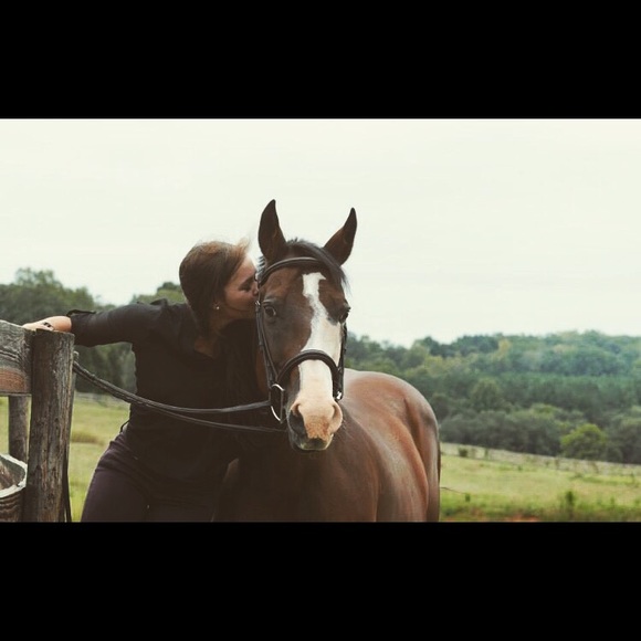 Profile Picture of Paige Anello (@paigeypooo_) on Poshmark