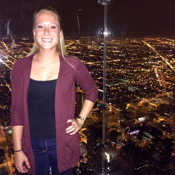 Profile Picture of Mindy Runge (@mindyrunge21) on Poshmark