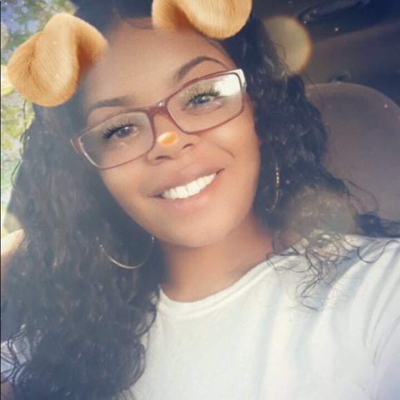 Profile Picture of Kyla Brunskill (@kylabrunskill) on Poshmark