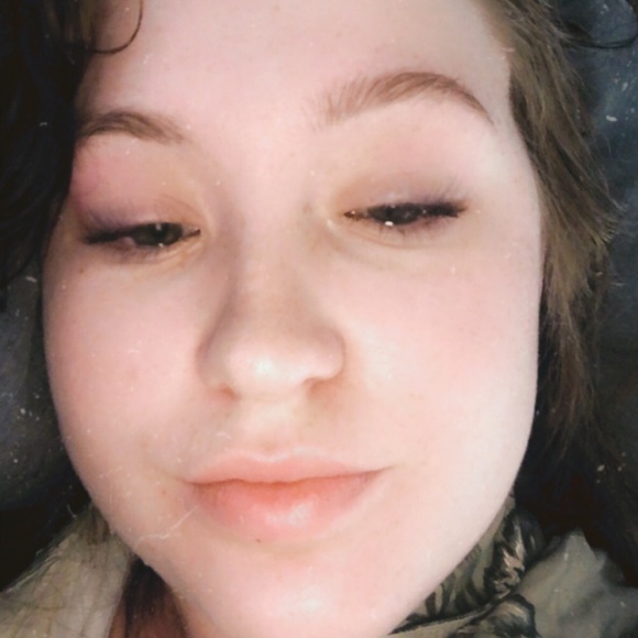 Profile Picture of Emily Geddes (@emilyjoy291) on Poshmark