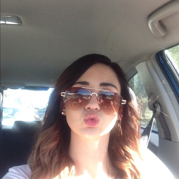 Profile Picture of Jessica Lammott (@jlammott) on Poshmark