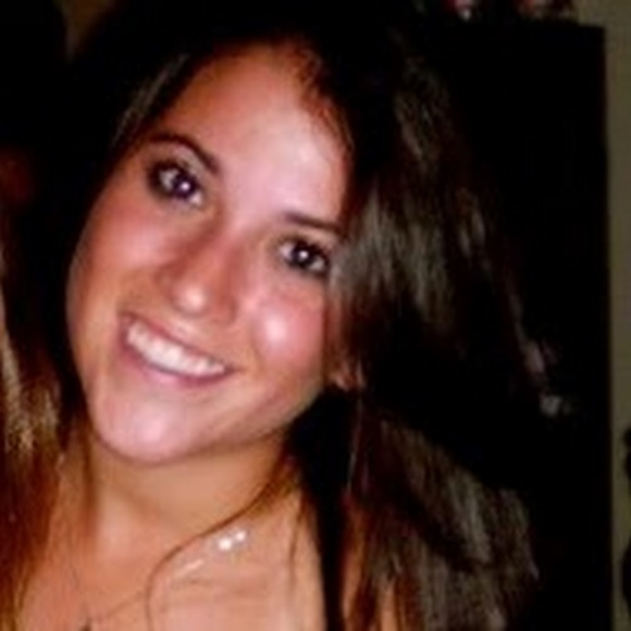 Profile Picture of Jennifer Goldman (@jenniferg1991) on Poshmark