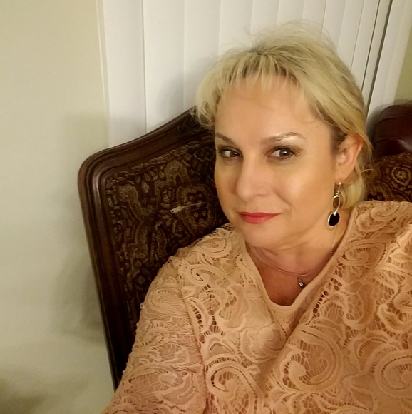 Profile Picture of Kathy Snell (@kathysnell) on Poshmark