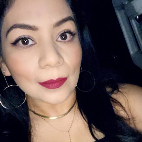 Profile Picture of Iris Dominguez (@iris_4) on Poshmark